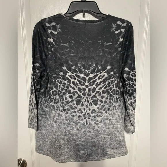 Kim Rogers Petite Medium animal print top - Picture 2 of 3